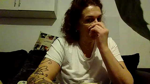 Snapshot of RubyyRosee chatting on February 17, 6:21 am RubyyRosee online show from February 17, 6:21 am