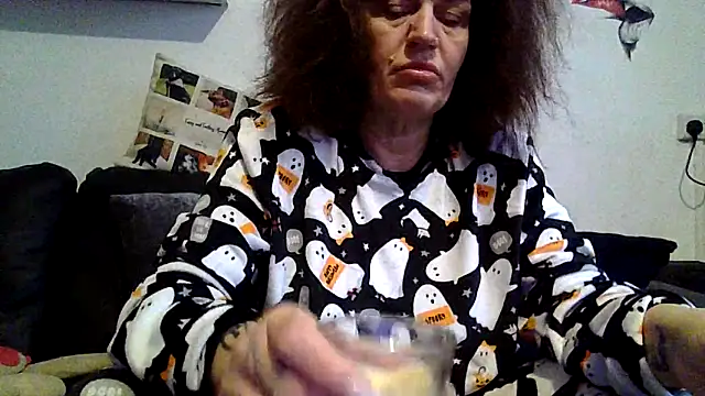 Snapshot of RubyyRosee chatting on March 16, 9:02 am RubyyRosee online show from March 16, 9:02 am