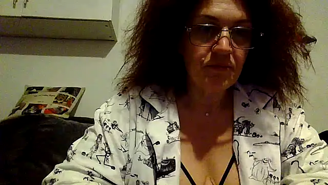 Snapshot of RubyyRosee chatting on April 2, 5:16 am RubyyRosee online show from April 2, 5:16 am
