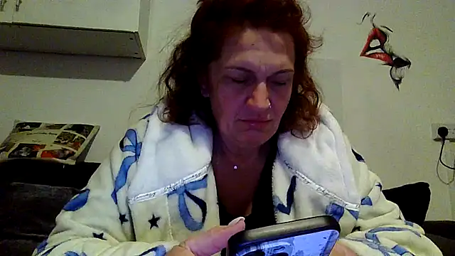 Snapshot of RubyyRosee chatting on April 6, 5:19 am RubyyRosee online show from April 6, 5:19 am