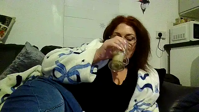 Snapshot of RubyyRosee chatting on April 16, 5:19 am RubyyRosee online show from April 16, 5:19 am