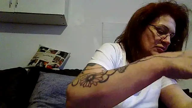 Snapshot of RubyyRosee chatting on April 18, 5:55 am RubyyRosee online show from April 18, 5:55 am