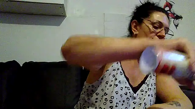 Snapshot of RubyyRosee chatting on June 27, 5:23 am RubyyRosee online show from June 27, 5:23 am