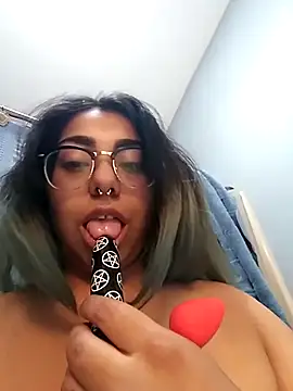 Snapshot of Lovelyrainn chatting on September 19, 5:13 pm Lovelyrainn online show from September 19, 5:13 pm