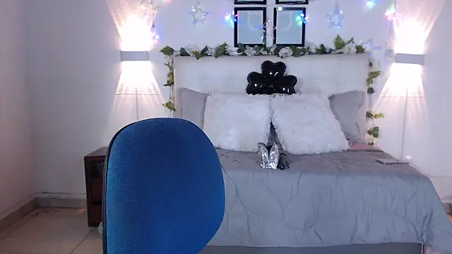 Megan 05  online show from March 10, 6:35 pm