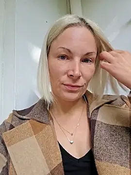 Sunny-Sin online show from September 23, 11:57 am