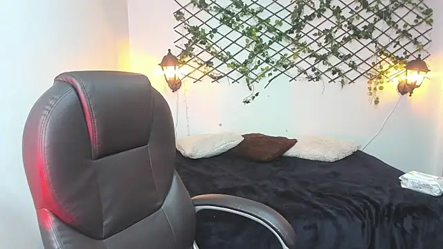 velvet  moon online show from March 26, 12:06 am