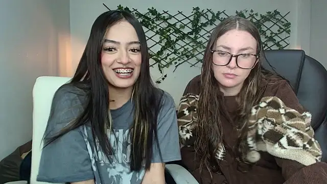 velvet  moon online show from April 11, 11:20 pm