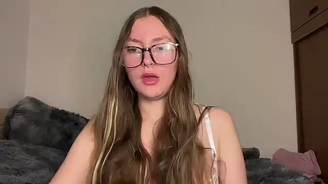 velvet  moon online show from May 8, 4:51 am