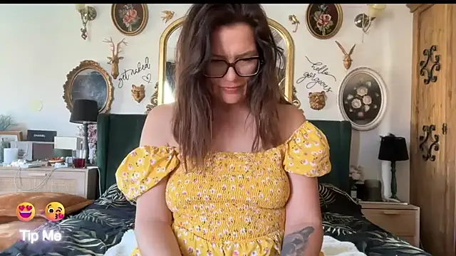 Snapshot of _Melia_ chatting on June 17, 4:08 pm Melia online show from June 17, 4:08 pm