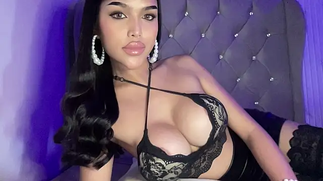 KhendraBrown online show from April 10, 6:45 pm