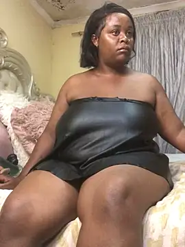 Snapshot of KINKYBOOTI22 chatting on April 1, 12:33 am KINKYBOOTI22 online show from April 1, 12:33 am