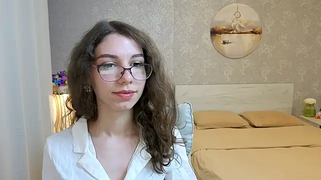KellyShines online show from June 10, 6:18 pm