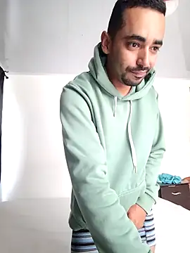 stivenlujan69 online show from November 16, 1:28 pm