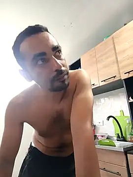 stivenlujan69 online show from February 12, 6:36 pm