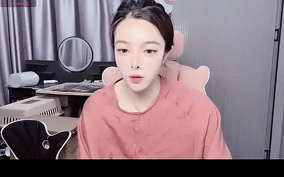 Snapshot of AmyySC chatting on April 11, 1:37 pm AmyySC online show from April 11, 1:37 pm