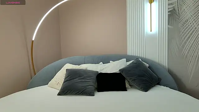 AdoraCortes online show from March 18, 5:10 am