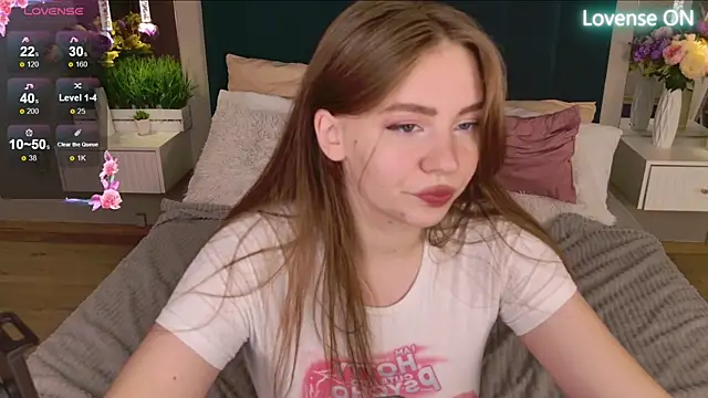 Snapshot of Moon__Bunny chatting on October 4, 3:21 pm Moon Bunny online show from October 4, 3:21 pm