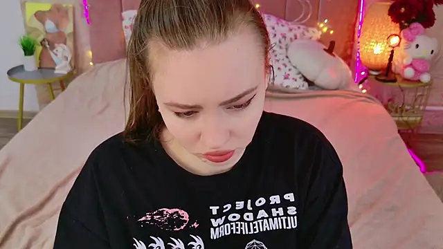 Snapshot of Moon__Bunny chatting on February 12, 12:22 pm Moon Bunny online show from February 12, 12:22 pm