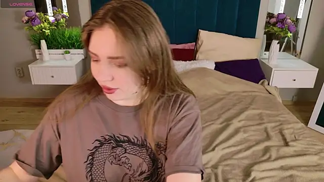 Snapshot of Moon__Bunny chatting on February 15, 12:25 pm Moon Bunny online show from February 15, 12:25 pm