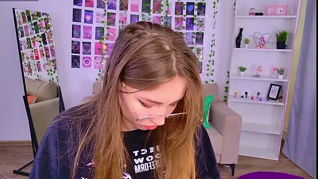 Snapshot of Moon__Bunny chatting on February 20, 12:27 pm Moon Bunny online show from February 20, 12:27 pm