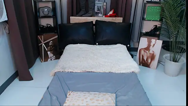 Snapshot of NaughtyAngelaYsobelle69 chatting on September 29, 10:36 pm NaughtyAngelaYsobelle69 online show from September 29, 10:36 pm