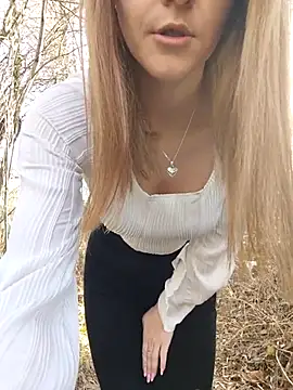 YOOUR EVAA online show from November 9, 9:18 am