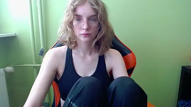 juicyPenny online show from March 18, 7:22 am