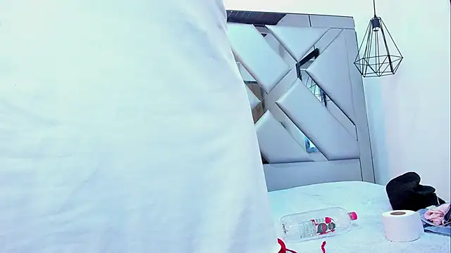 Lorenn Hill online show from November 20, 1:00 pm