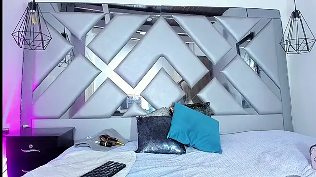 Lorenn Hill online show from November 28, 12:52 pm