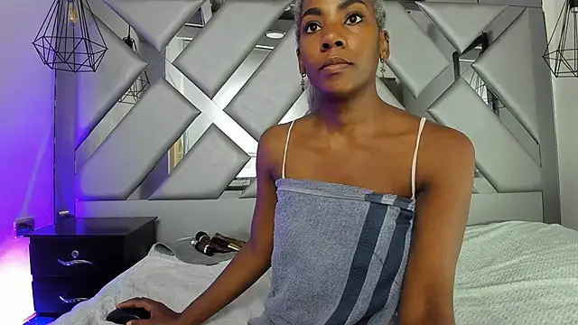 Lorenn Hill online show from December 15, 1:59 pm