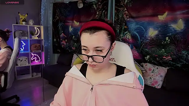 ClaraParks online show from March 4, 7:09 pm