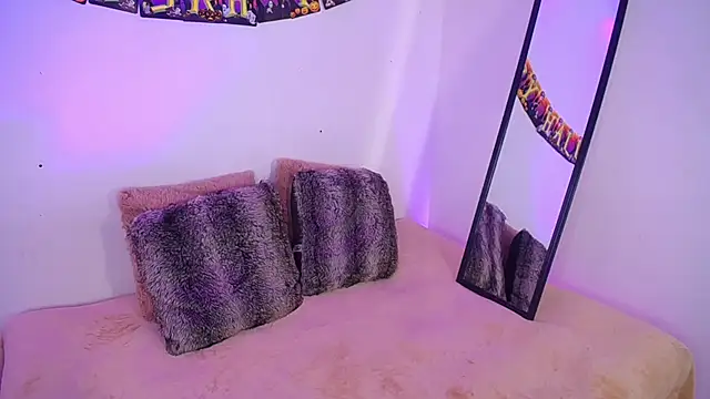 Dulcey  online show from October 8, 3:59 am