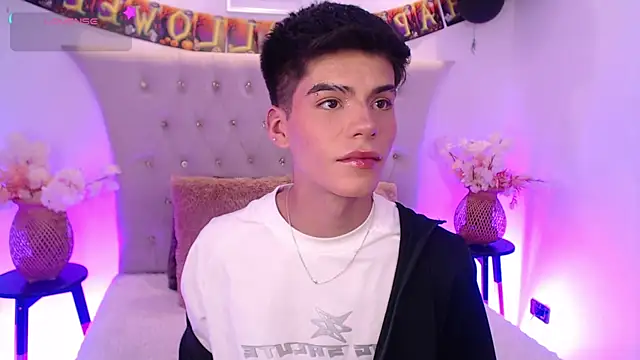 Dulcey  online show from October 19, 3:40 am