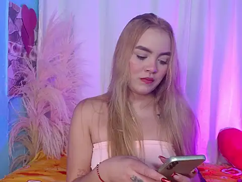 Snapshot of Miaa_rosses3 chatting on October 1, 11:44 pm Miaa rosses3 online show from October 1, 11:44 pm