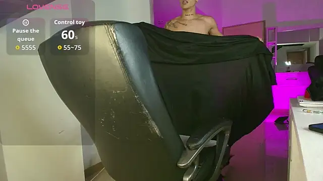 sebas palacioo online show from October 10, 5:17 am