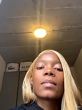 prettydollyy online show from March 18, 7:44 am