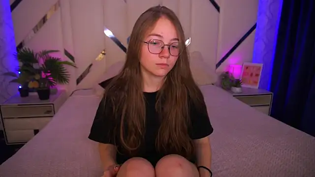 ArrinaWairr online show from November 3, 8:48 am