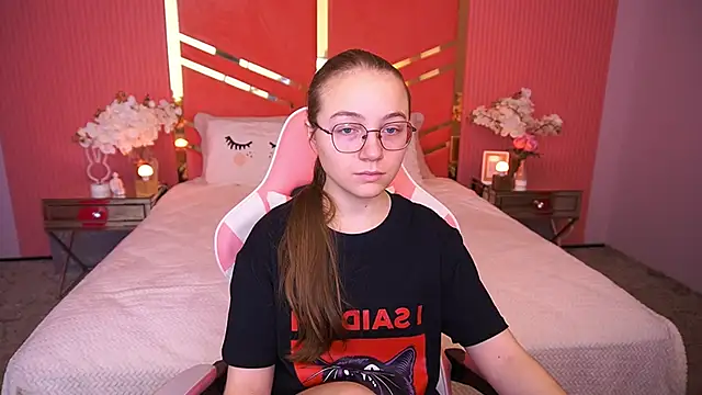 ArrinaWairr online show from December 15, 8:51 am