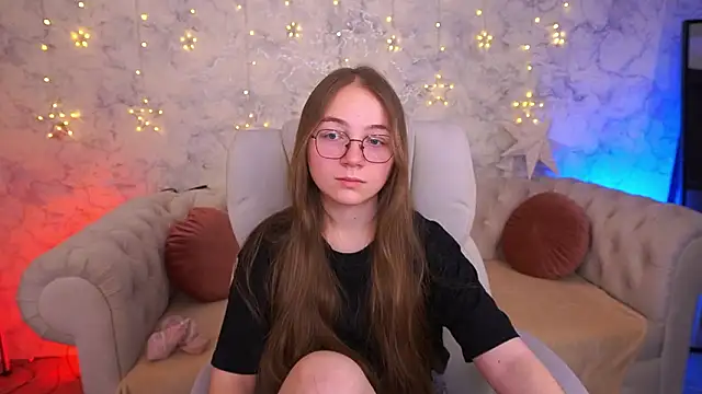 ArrinaWairr online show from February 4, 9:04 am