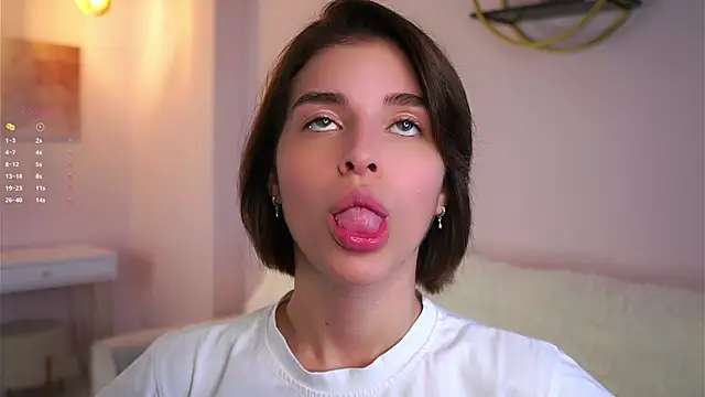 EleneButton online show from October 8, 1:25 am