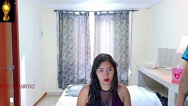 Snapshot of RoxyandAron2 chatting on June 21, 1:13 pm RoxyandAron2 online show from June 21, 1:13 pm