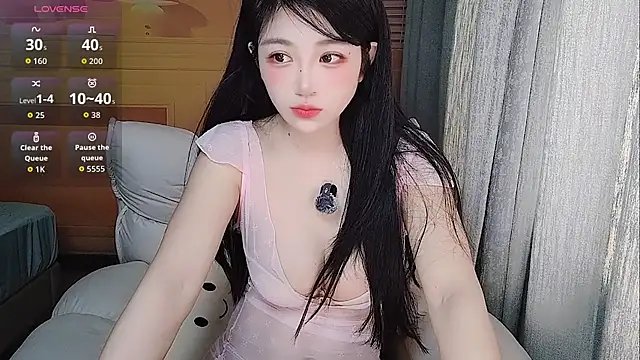 Snapshot of Coco--01 chatting on May 19, 12:49 am Coco--01 online show from May 19, 12:49 am