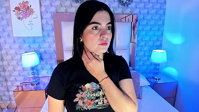 Snapshot of Sasha__sims__ chatting on October 9, 11:19 am Sasha sims online show from October 9, 11:19 am