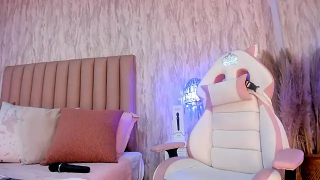 Emely florence  online show from February 4, 7:53 pm