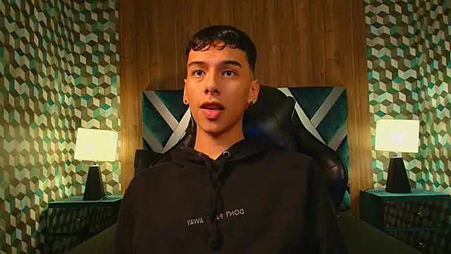 Snapshot of Aiden_Royce chatting on October 22, 5:30 am Aiden Royce online show from October 22, 5:30 am