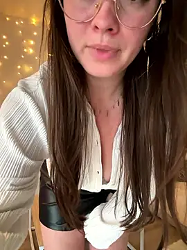 Snapshot of liloush__ chatting on January 19, 3:05 pm liloush online show from January 19, 3:05 pm