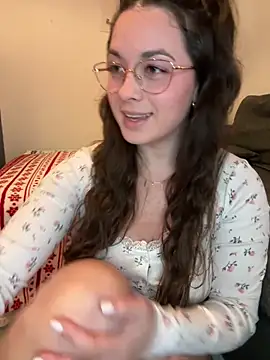 Snapshot of liloush__ chatting on February 17, 9:43 pm liloush online show from February 17, 9:43 pm