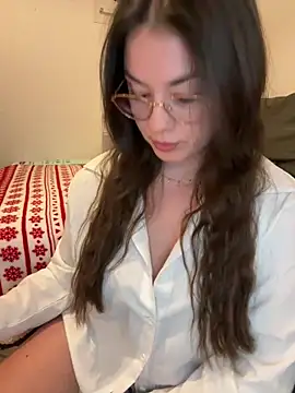 Snapshot of liloush__ chatting on March 1, 9:17 pm liloush online show from March 1, 9:17 pm