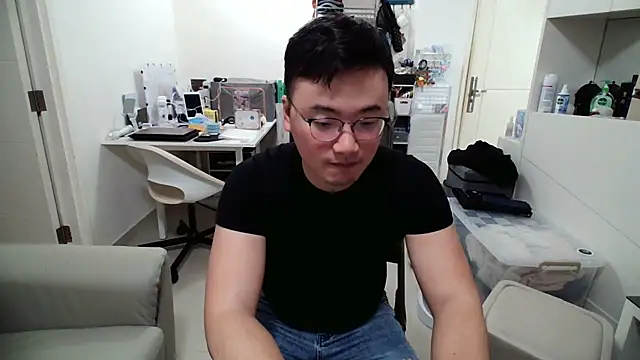 Snapshot of kk1m13 chatting on February 3, 12:10 pm kk1m13 online show from February 3, 12:10 pm